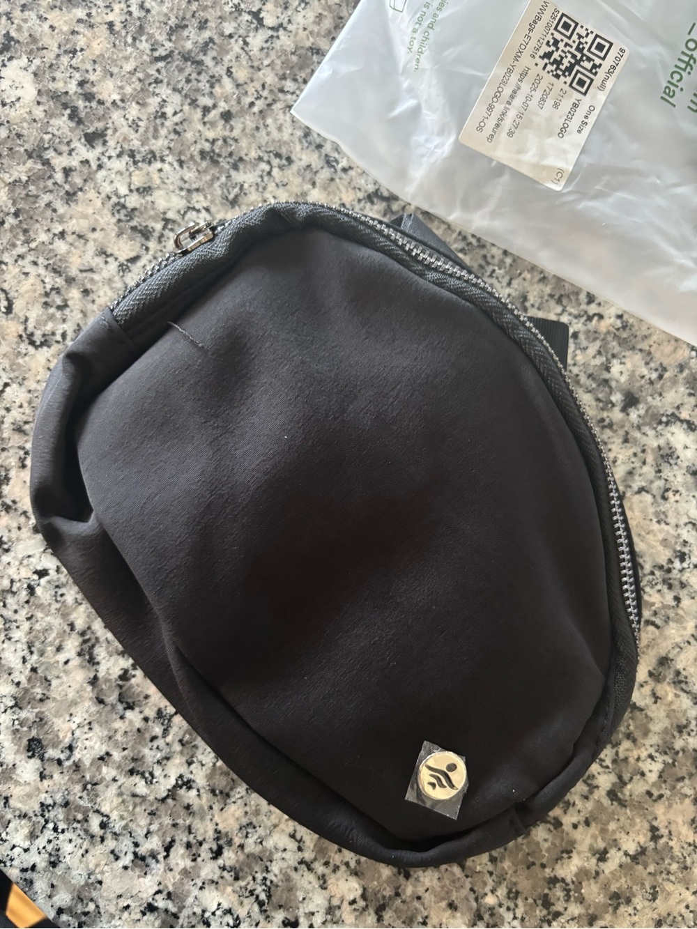 🆕 Halara Logo Casual Waist Bag Black - Picture 5 of 6